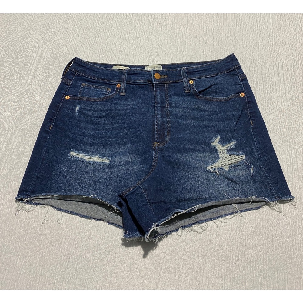 Universal Tread High Rise Midi Distressed Women's‎ Jean Shorts 32 Denim Cutoff